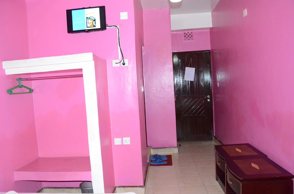 Sir Kanja's Hotel 24/24