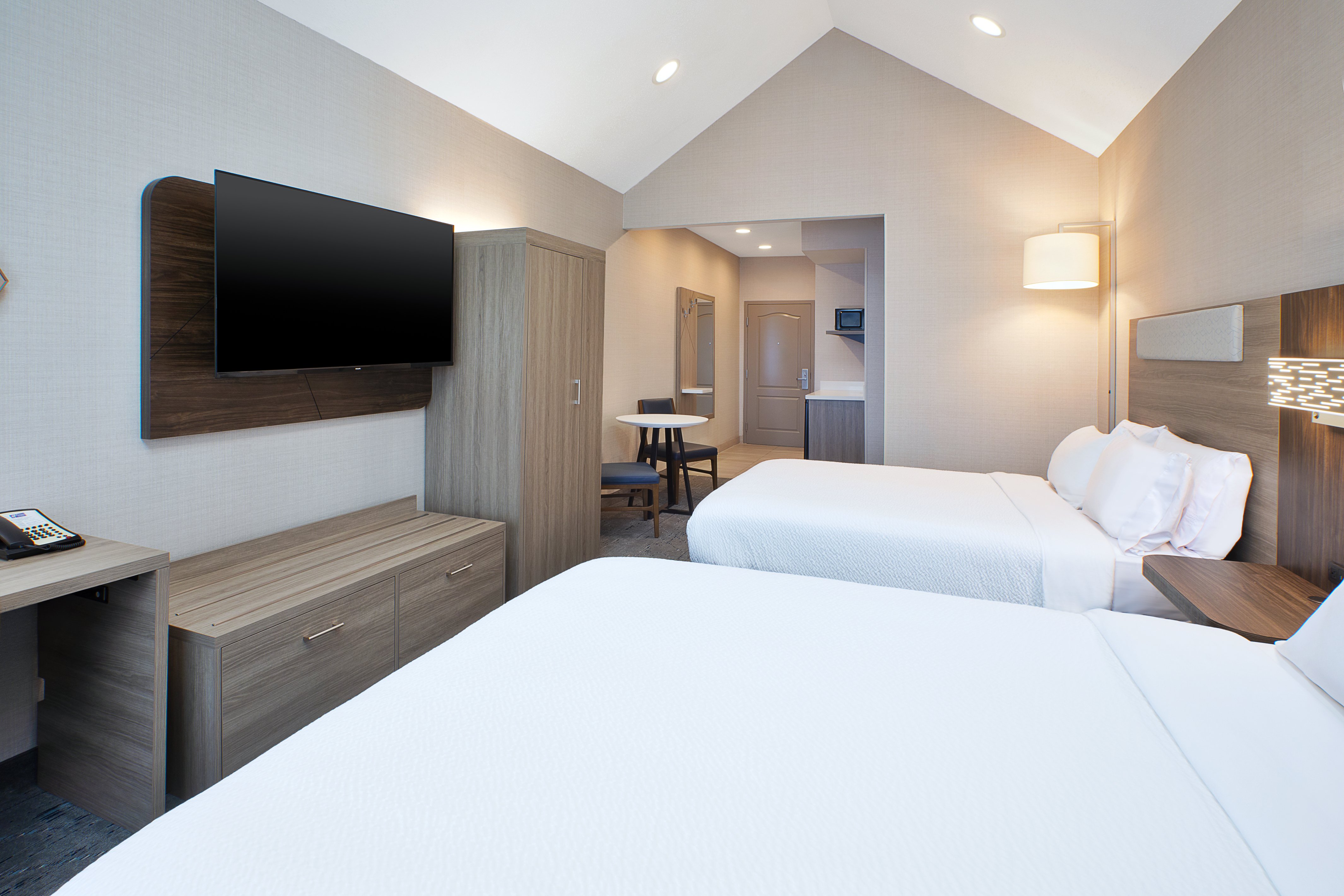 Holiday Inn Express Hotel Suites Youngstown N Warren Niles 17/79
