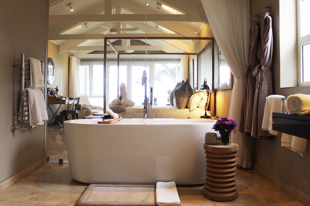 Abalone Guest Lodge 4/50