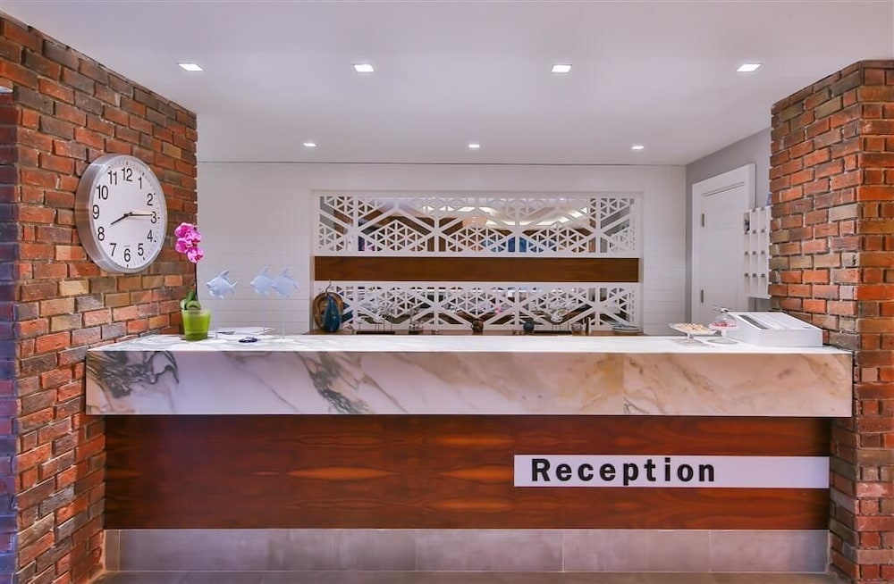 Lale Hotel 7/50