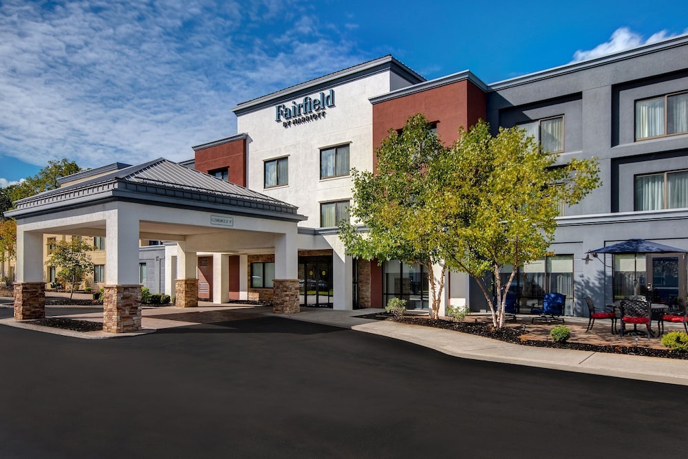 Fairfield Inn Amp Suites By Marriott Rochester West Greece 2/50