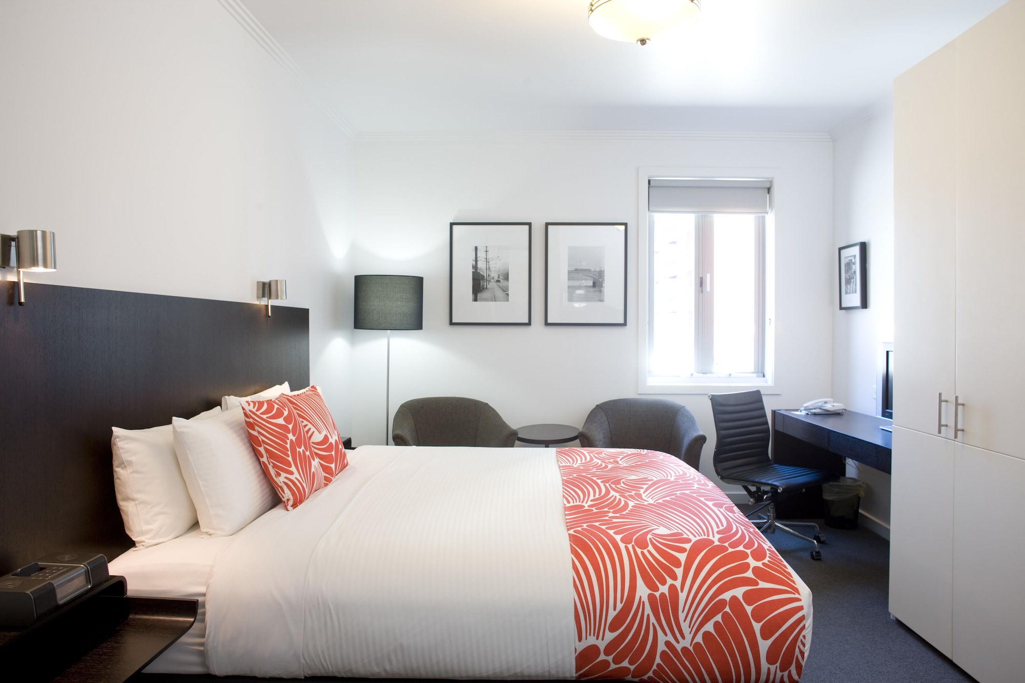 STUDIO, DOUBLE OR TWIN BED