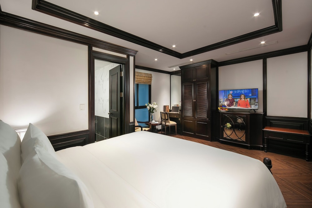 MAY DE VILLE Crown Hotel 15/46