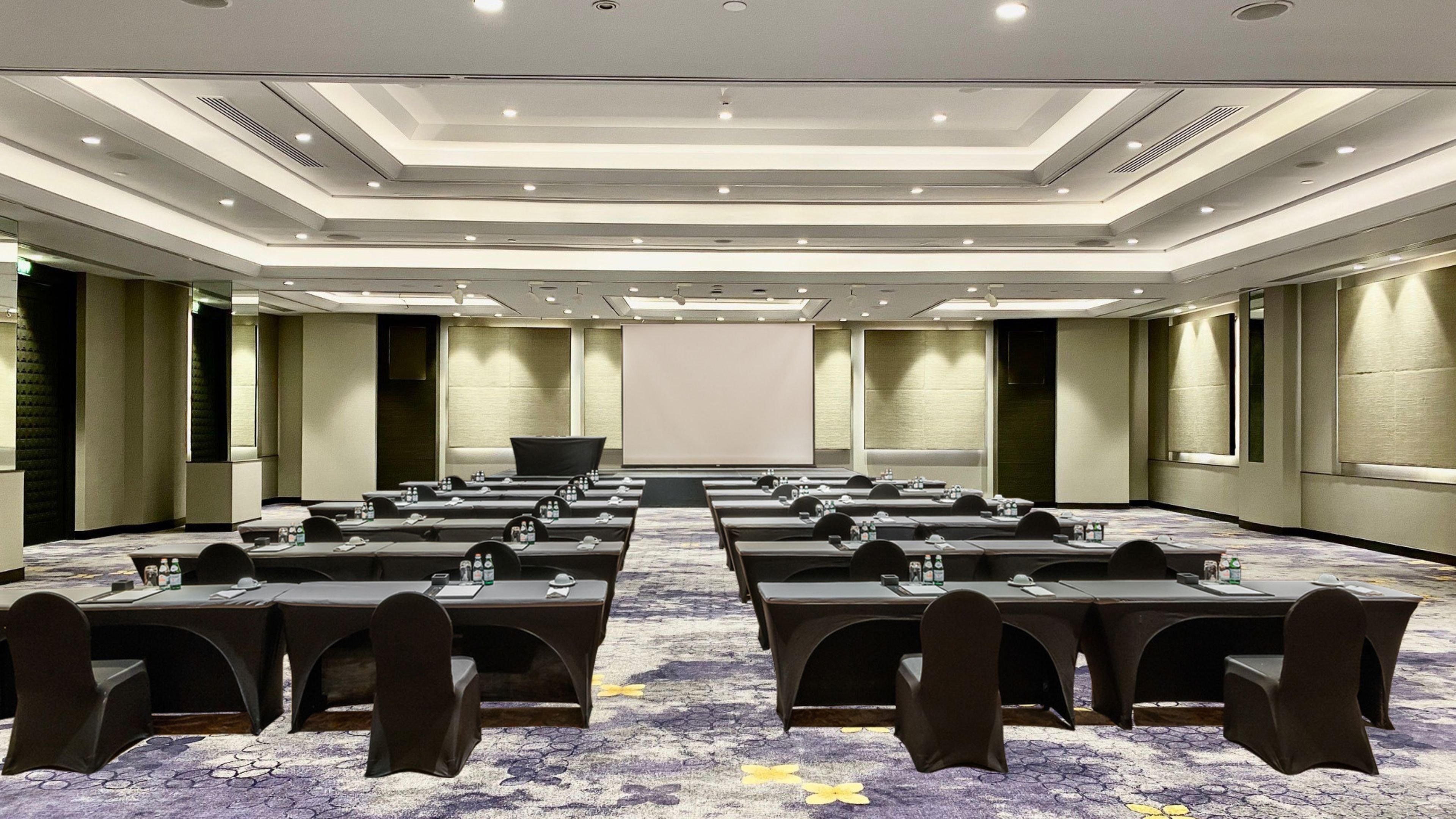 Holiday Inn Bangkok Hotel 61/76
