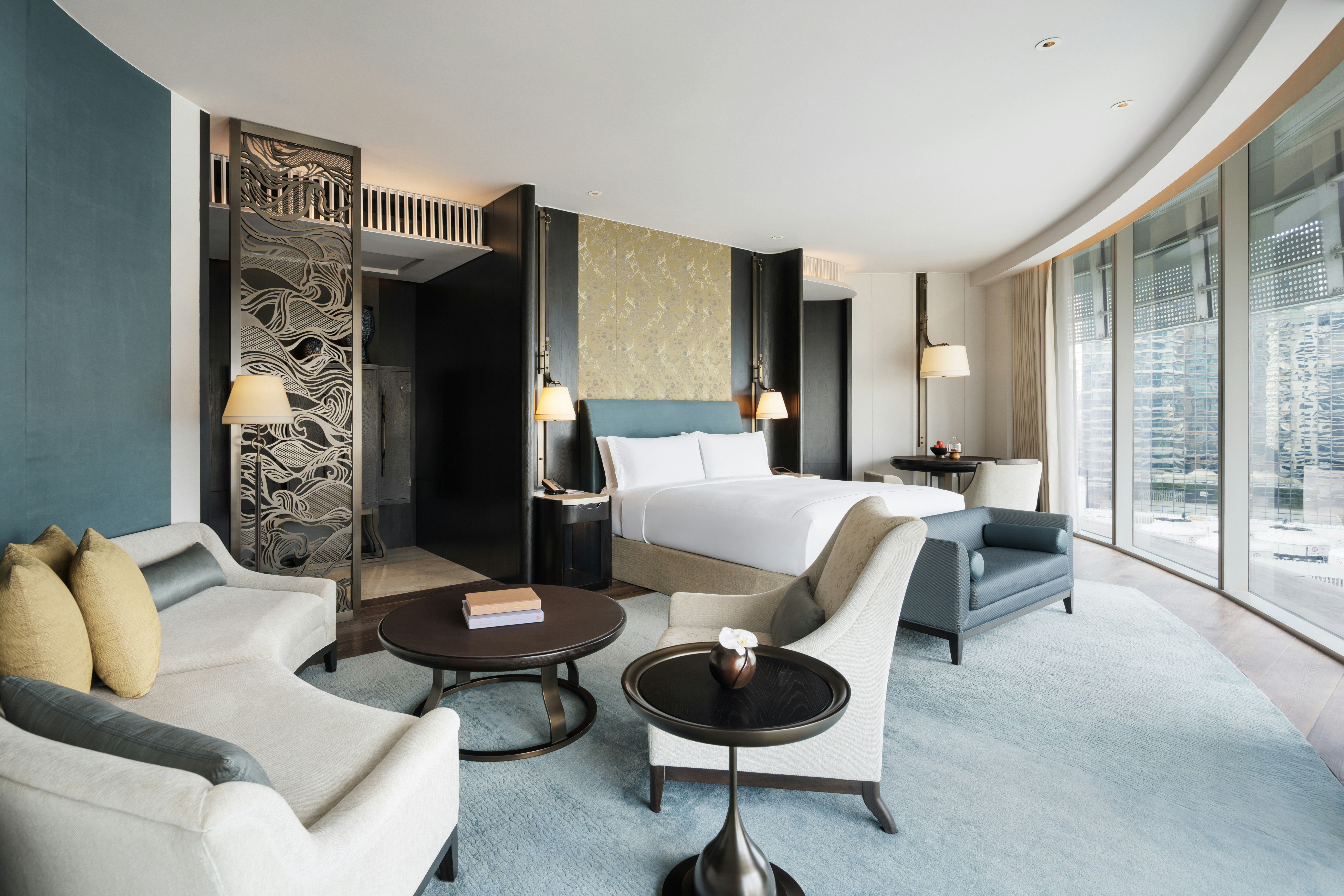 DELUXE, SUITE, KING BED