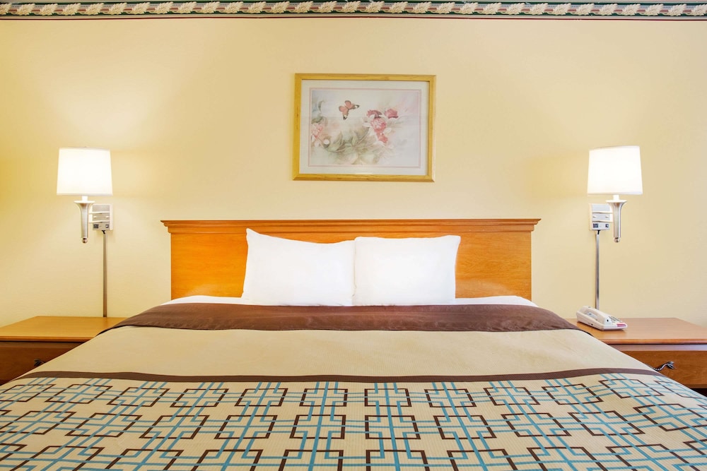 Days Inn By Wyndham St. George 8/22