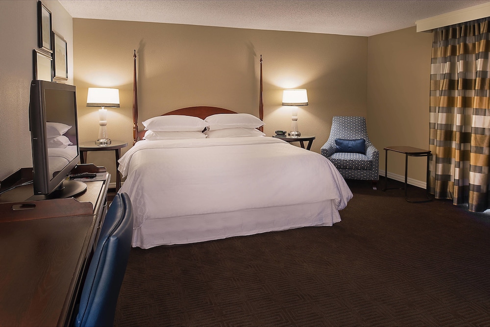 Sheraton Westport Lakeside Chalet 10/39