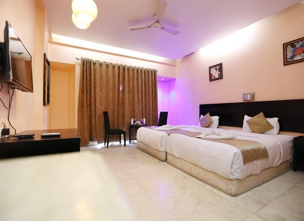 غرفة ديلوكس بسرير كينج، Hotel Aristro 6/8