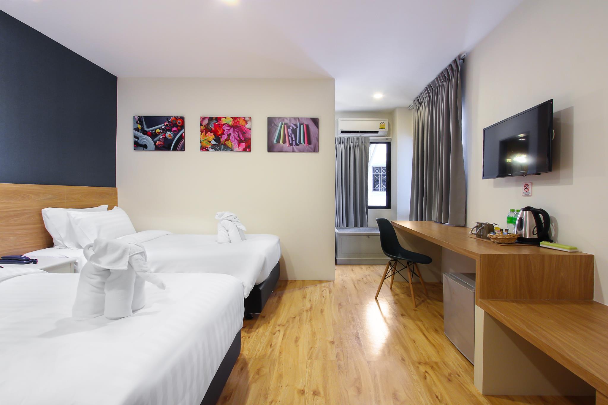 DELUXE ROOM