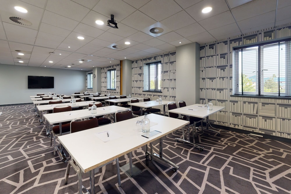Village Hotel Club Bournemouth 72/81