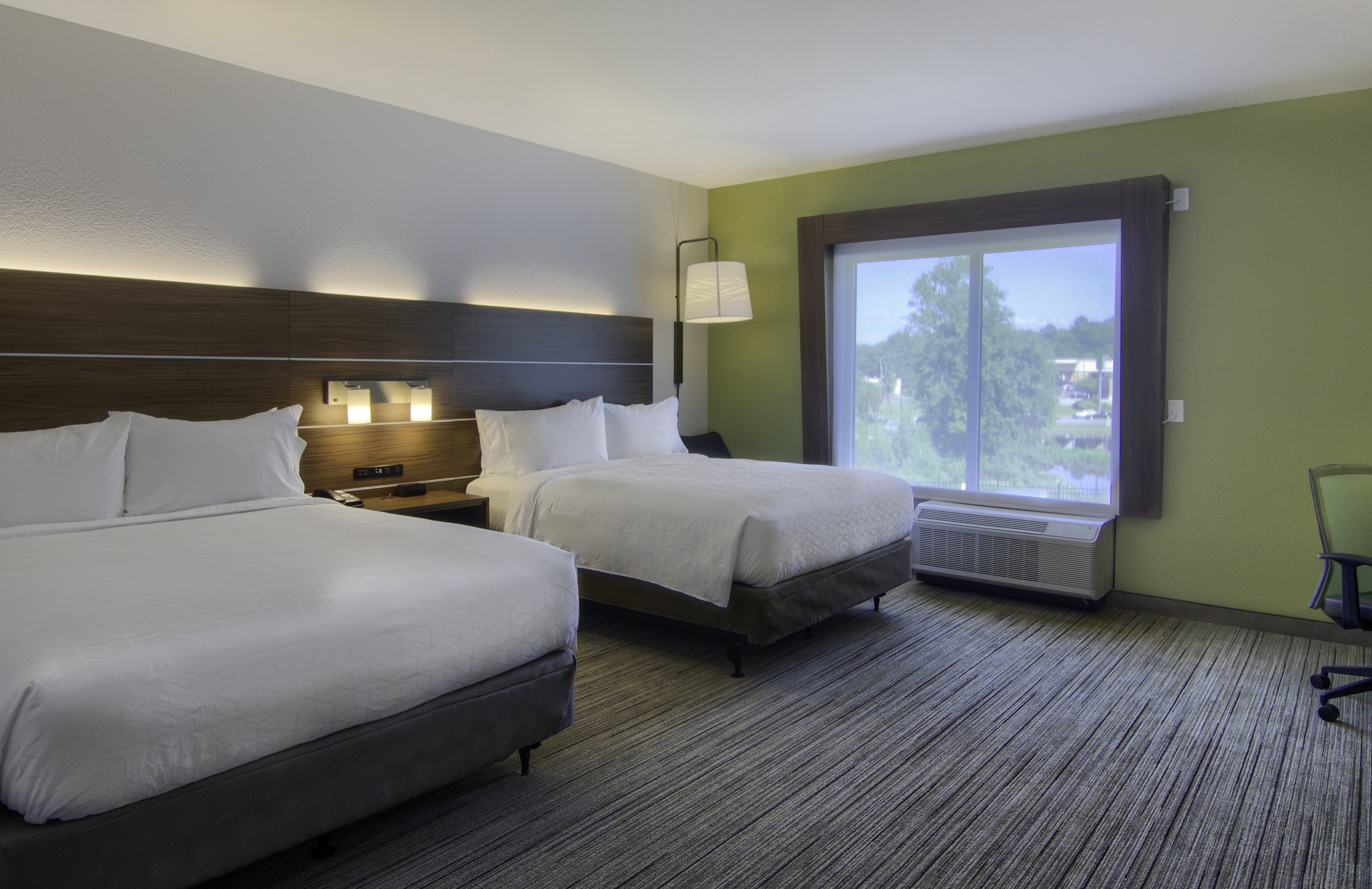 Holiday Inn Express Suites Mobile University Area 9/33
