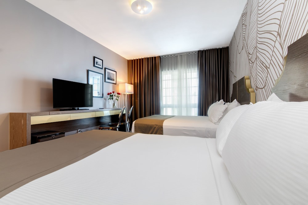 The L Hotel 23/50