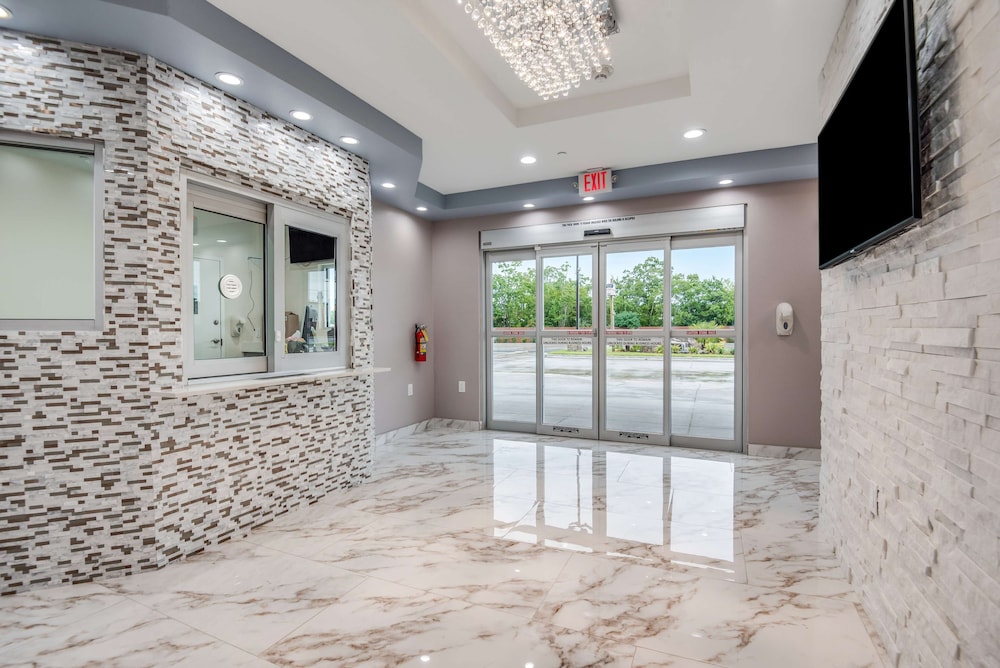 Americas Best Value Inn & Suites Houston at Hwy 6 photo4
