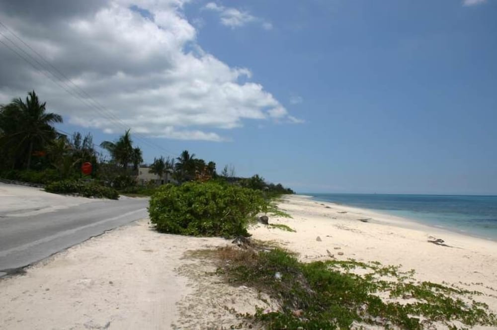 Orange Hill Beach Inn 44/60