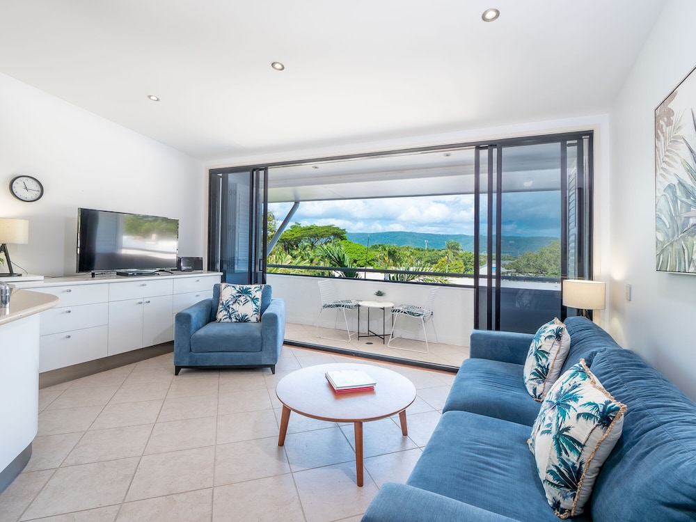 Saltwater Luxury Apartments 25/40