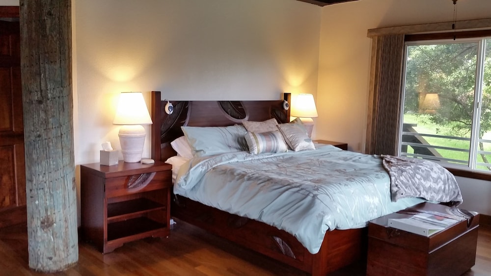 Volcano Acres Ranch Bed and Breakfast 19/75