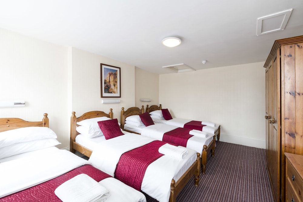 St Athans Hotel 26/73
