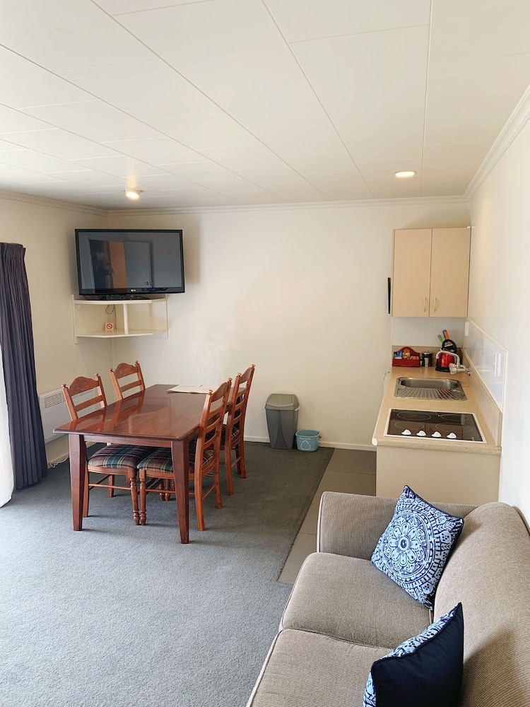Amber Court Motel 36/63