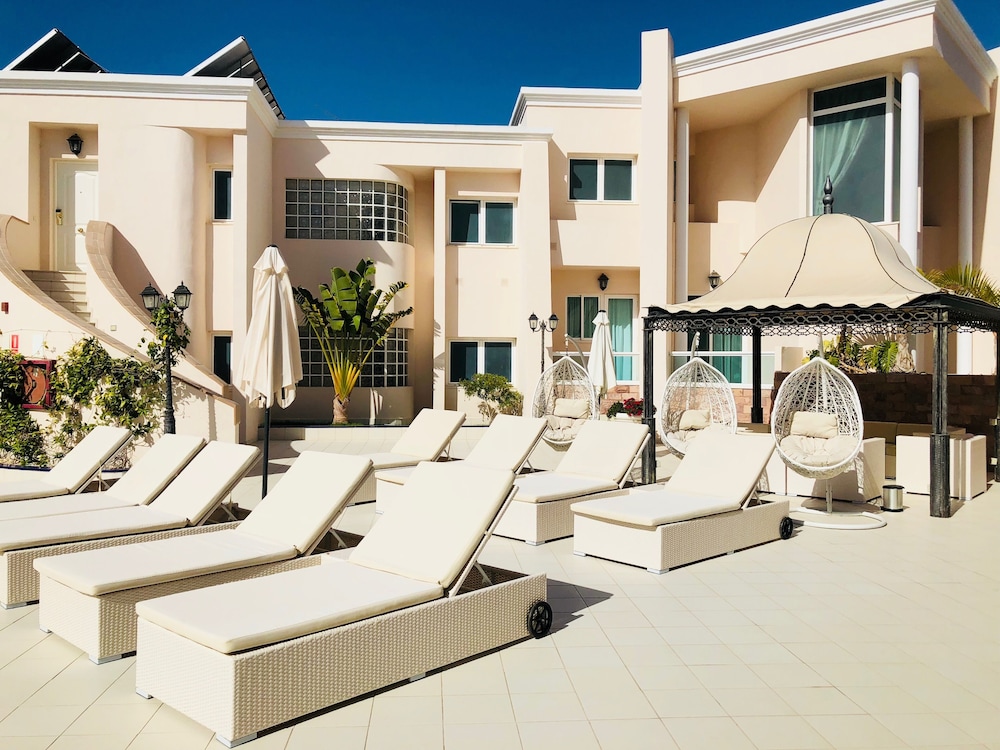 Flamingo Suites 43/50