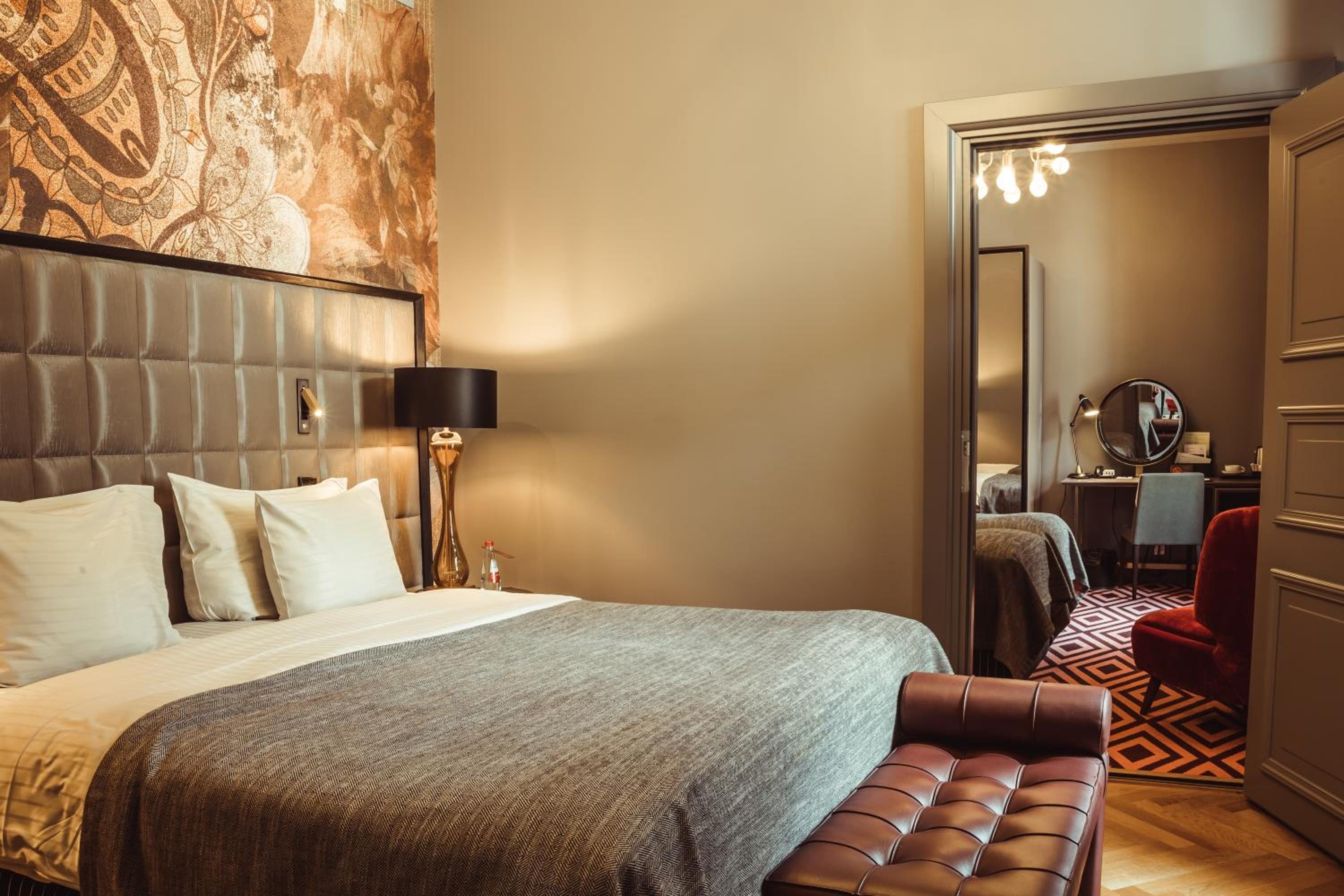 Junior Suite, Family