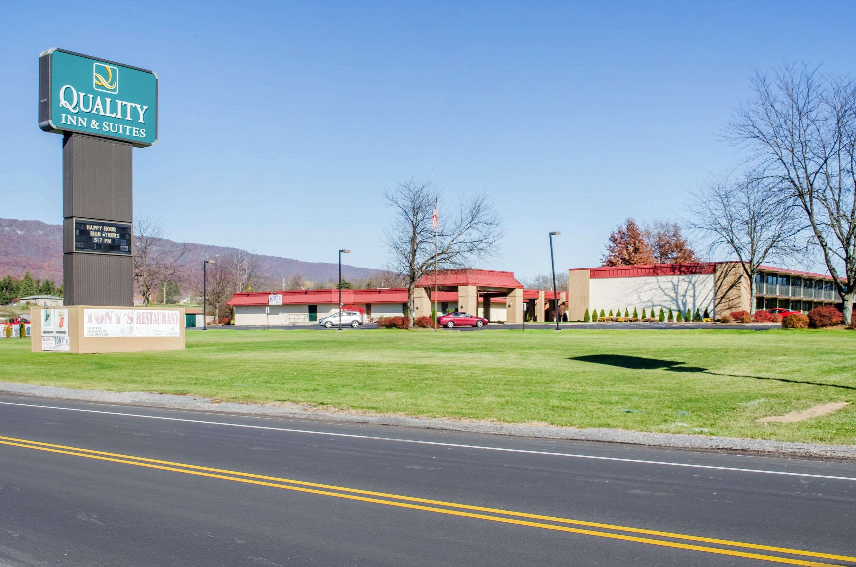 Quality Inn & Suites Burnham, PA 35/36