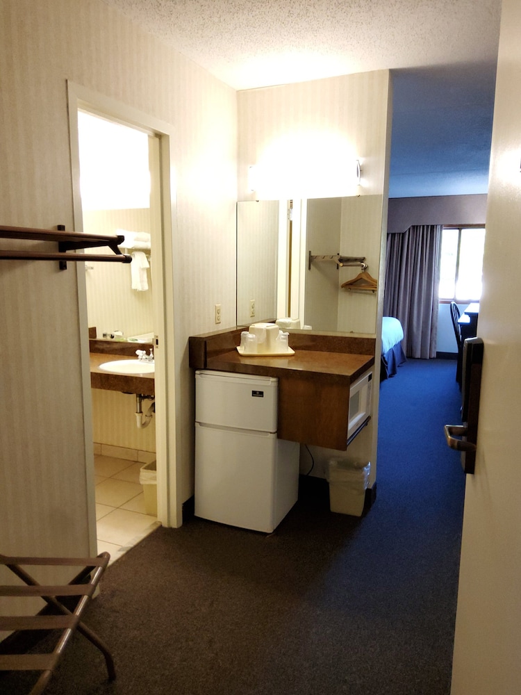 Klopfenstein Inn and Suites 34/34