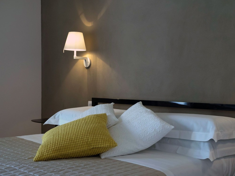 Tale Restaurant & Suite 42/75