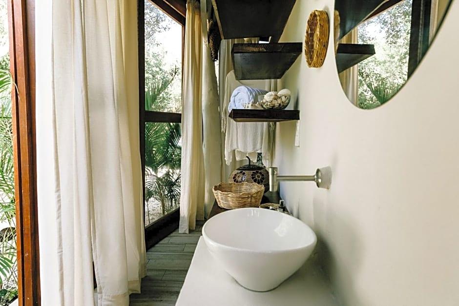 Mamasan Treehouses & Cabins 46/50