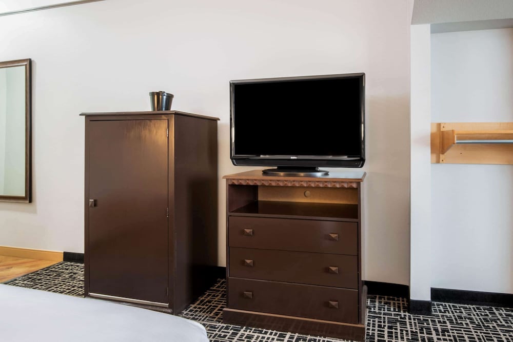 La Quinta Inn & Suites by Wyndham Dumas 21/24