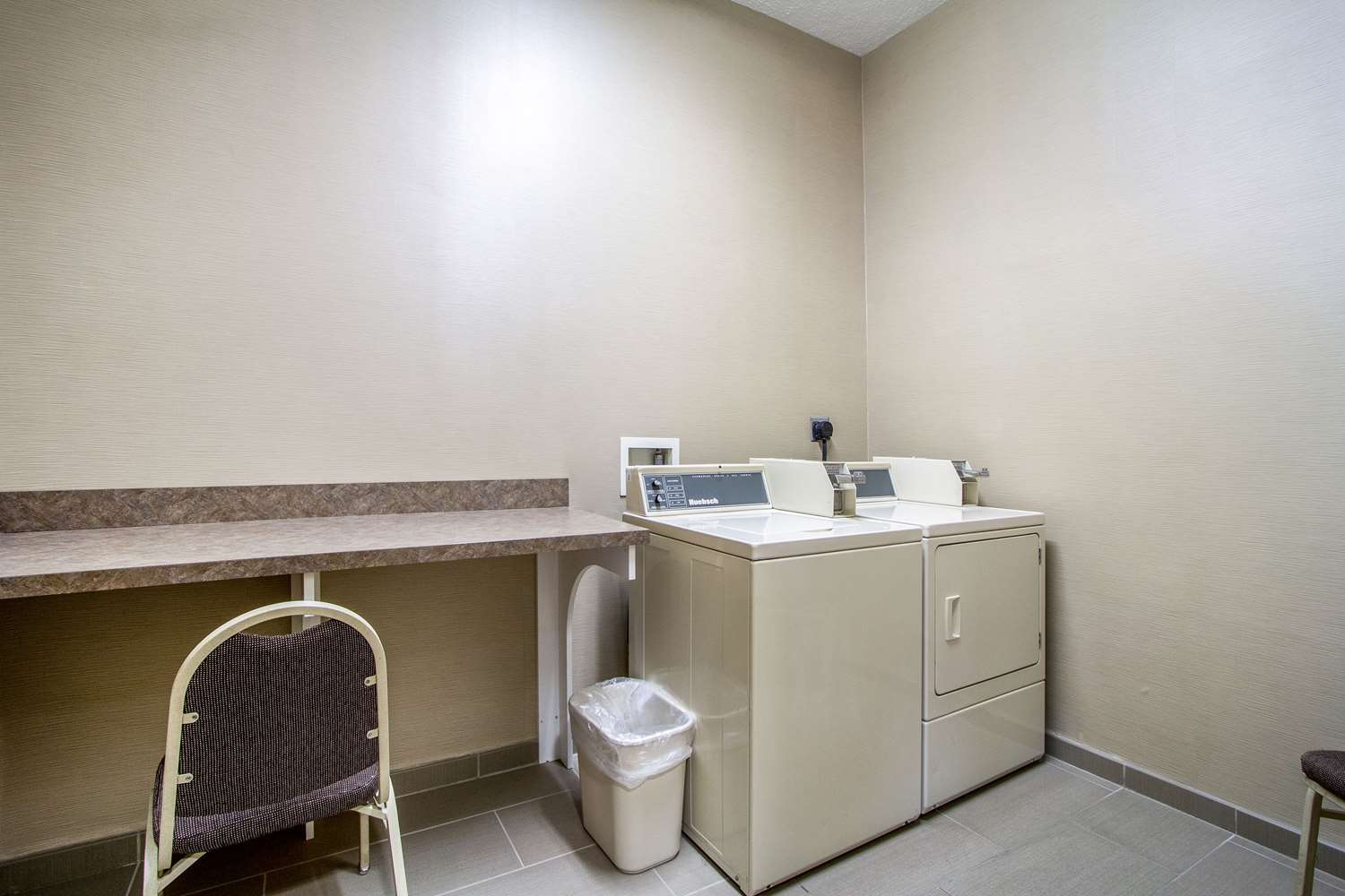 Comfort Suites Hotel and Conference Center, Berlin OH 31/36