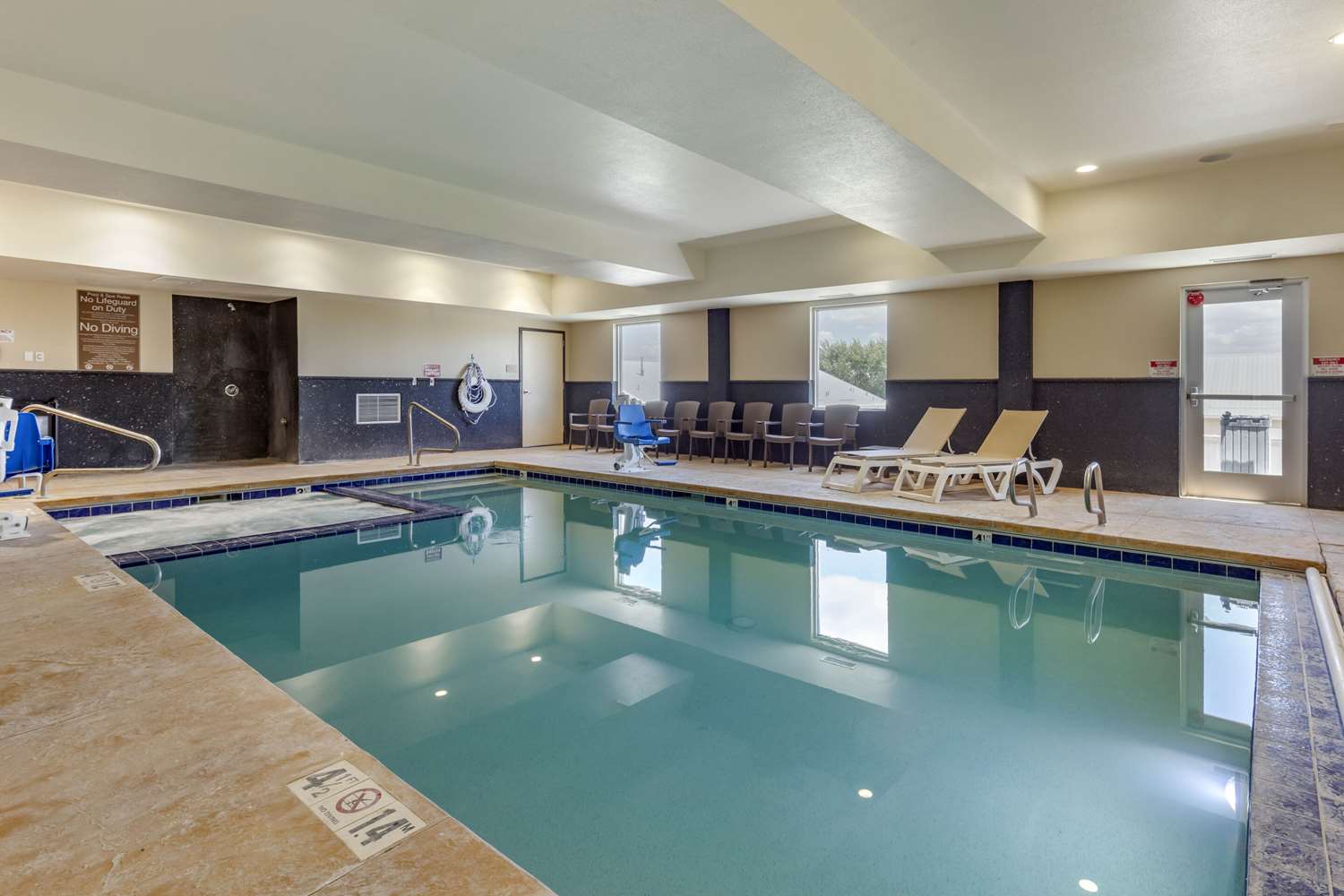 Comfort Inn And Suites Edgewood 11/20