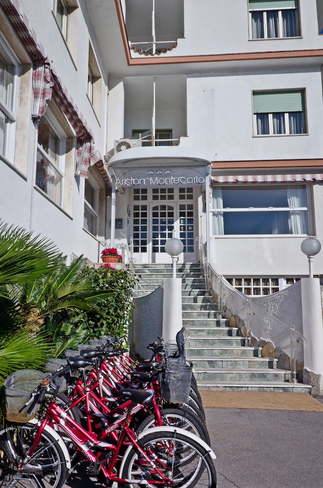 Hotel Ariston Montecarlo 35/50