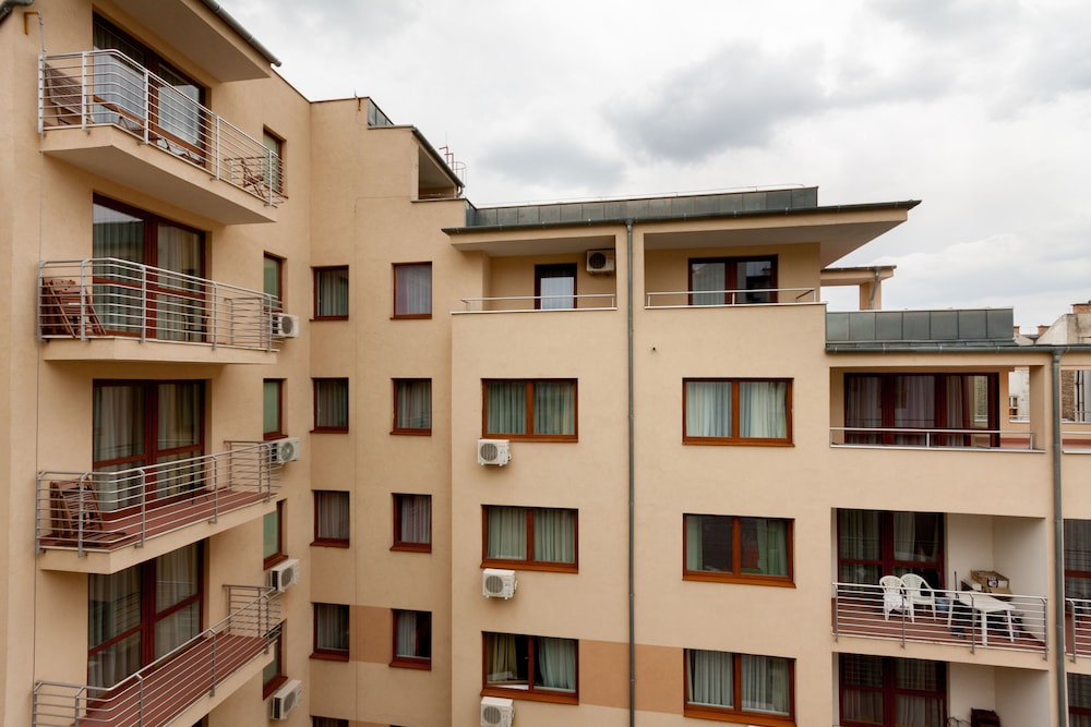 Corvin Plaza Apartments And Suites 2/54