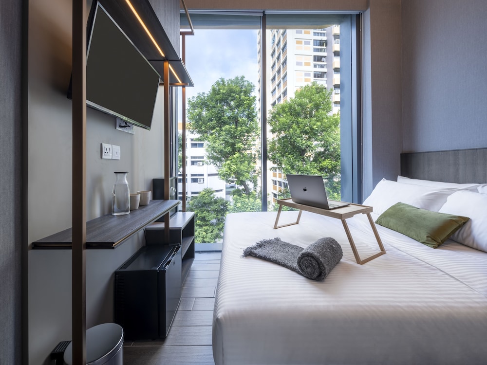 DELUXE, DOUBLE BED