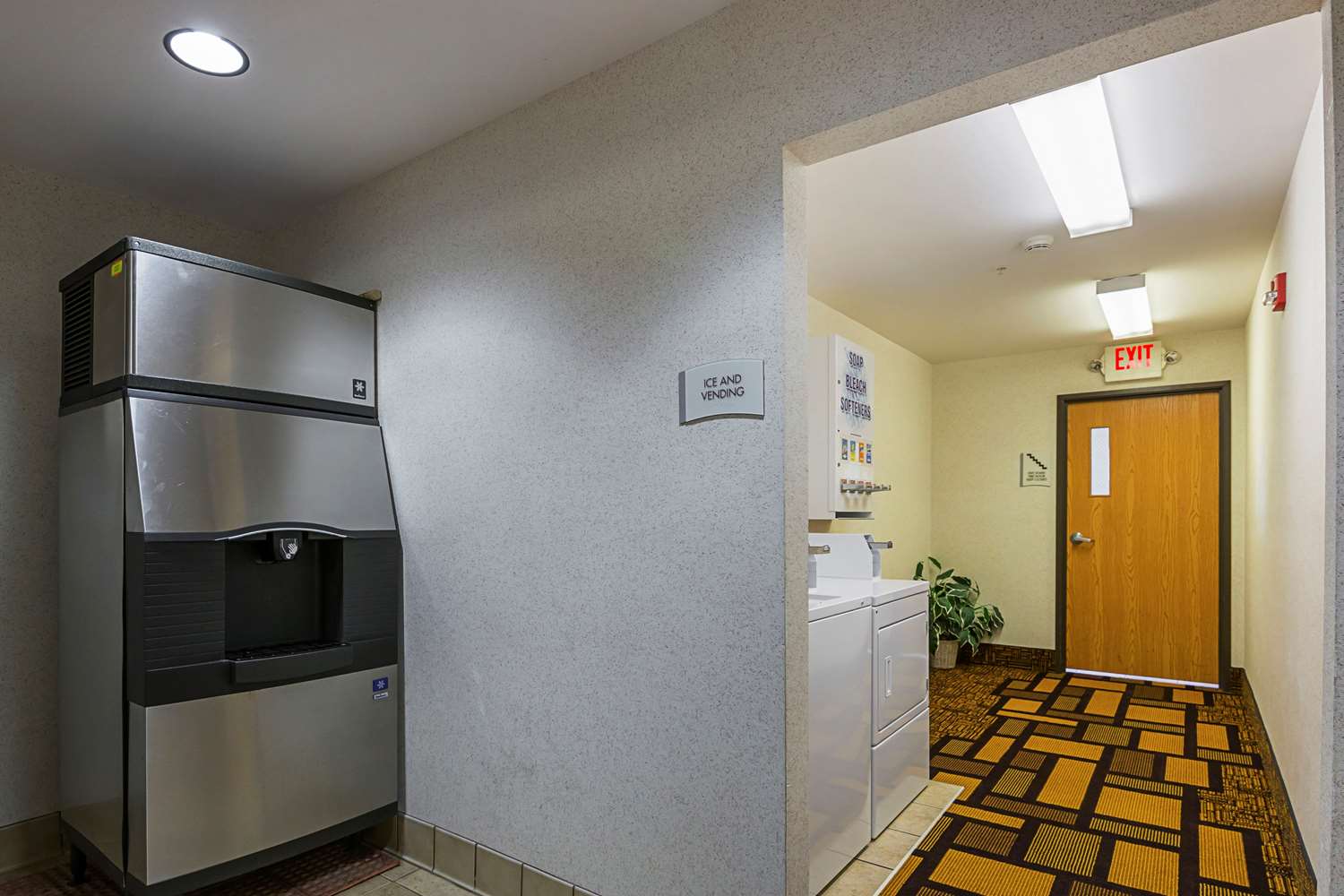 Quality Inn & Suites Belmont - Platteville 31/44