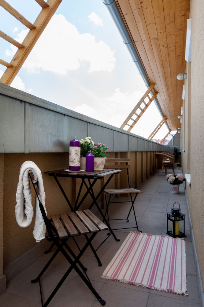Grand Budapest Penthouse 3/82