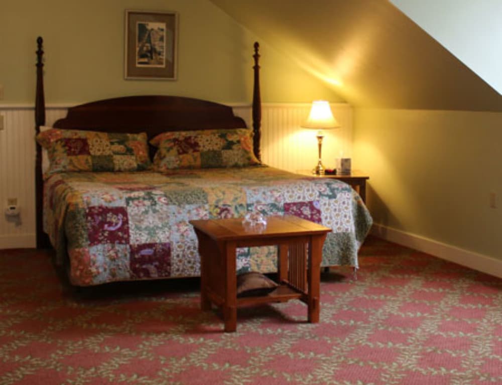 Kearsarge Inn 15/48