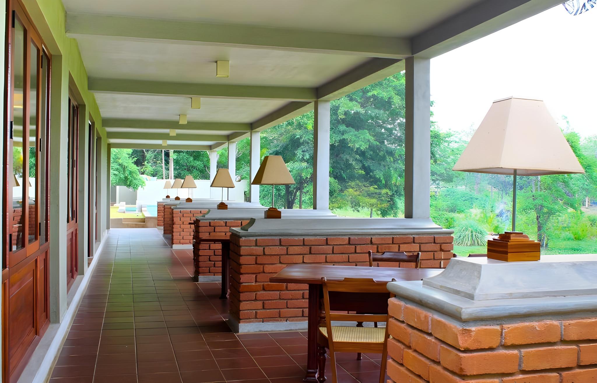 Ehalagala Lake Resort 11/32