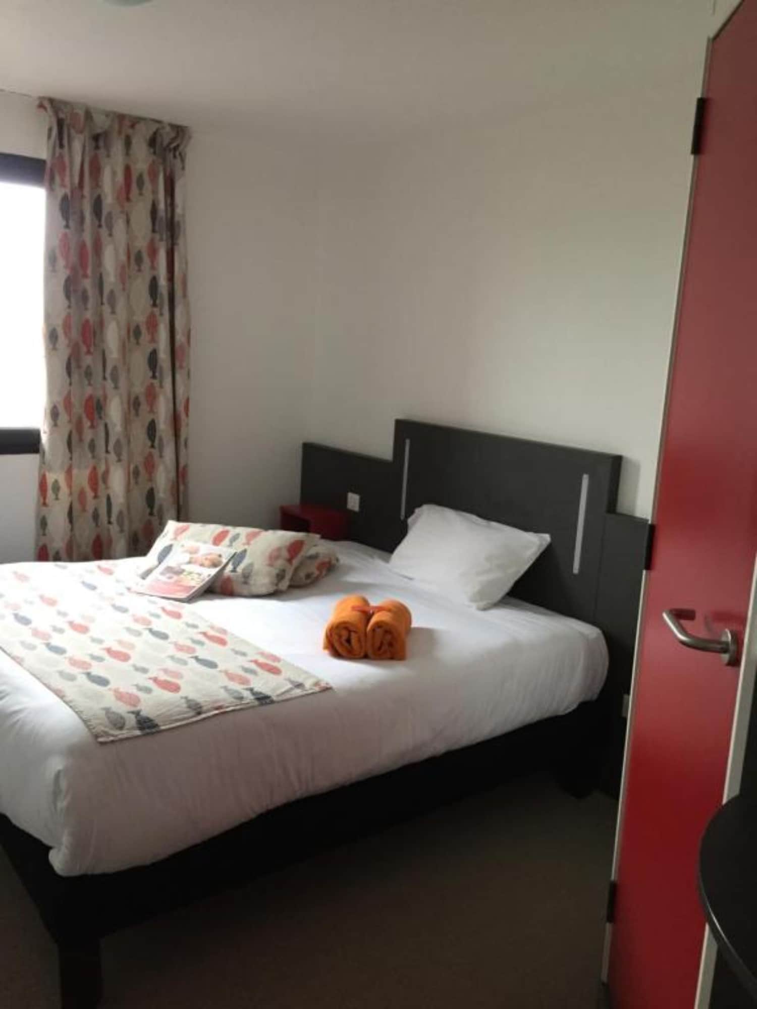Standard, 4 Beds, Kyriad Direct La Rochelle Sud Aytre 2/9