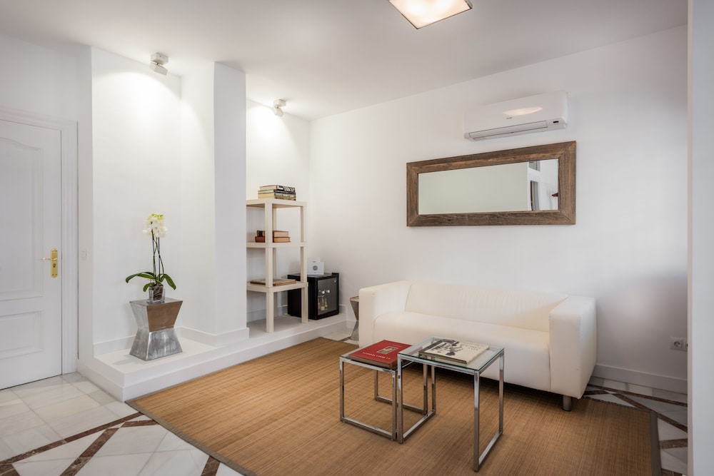 Molo 44 Suites Puerto Banus 62/85