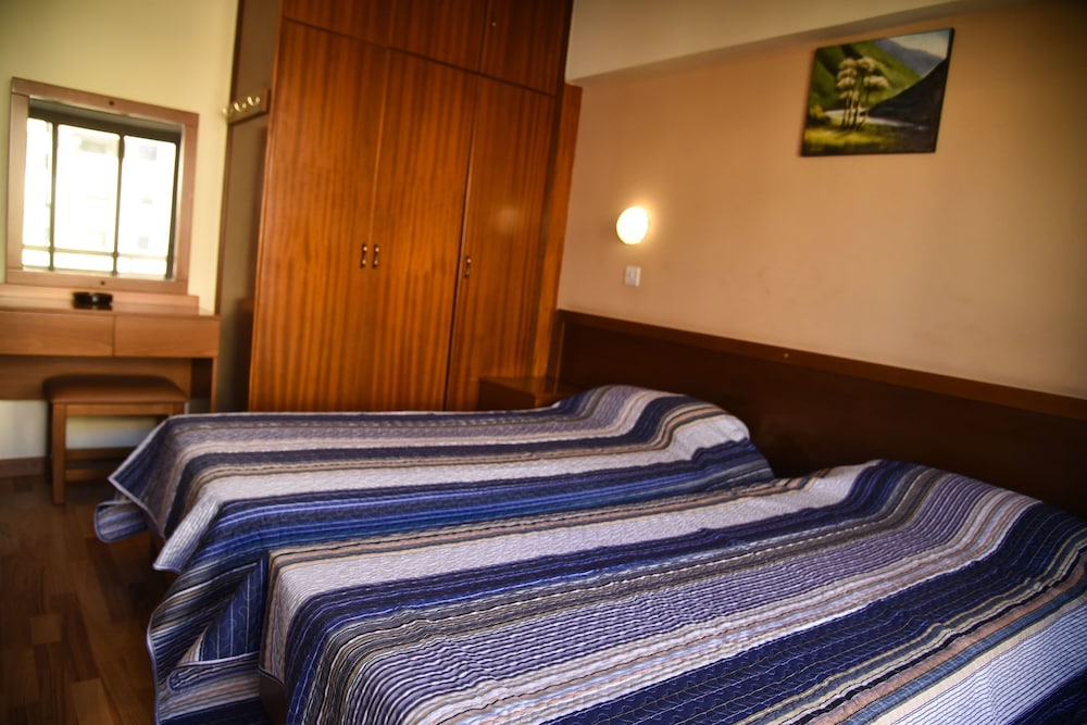 Elysso Hotel 16/60