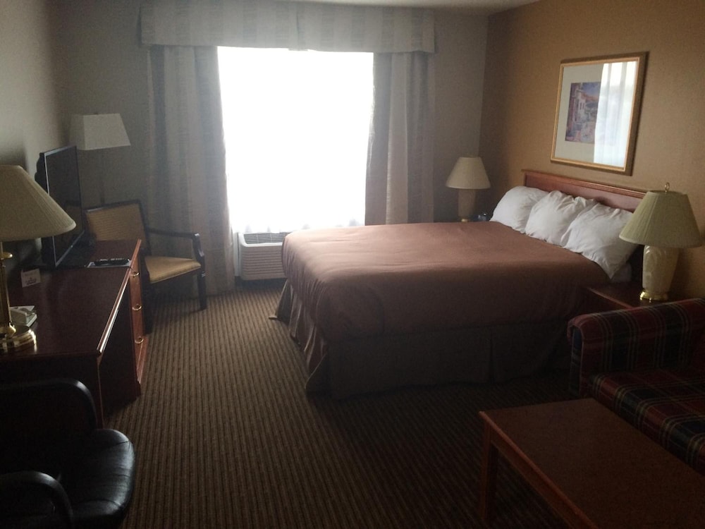 Foxwood Inn and Suites 18/38