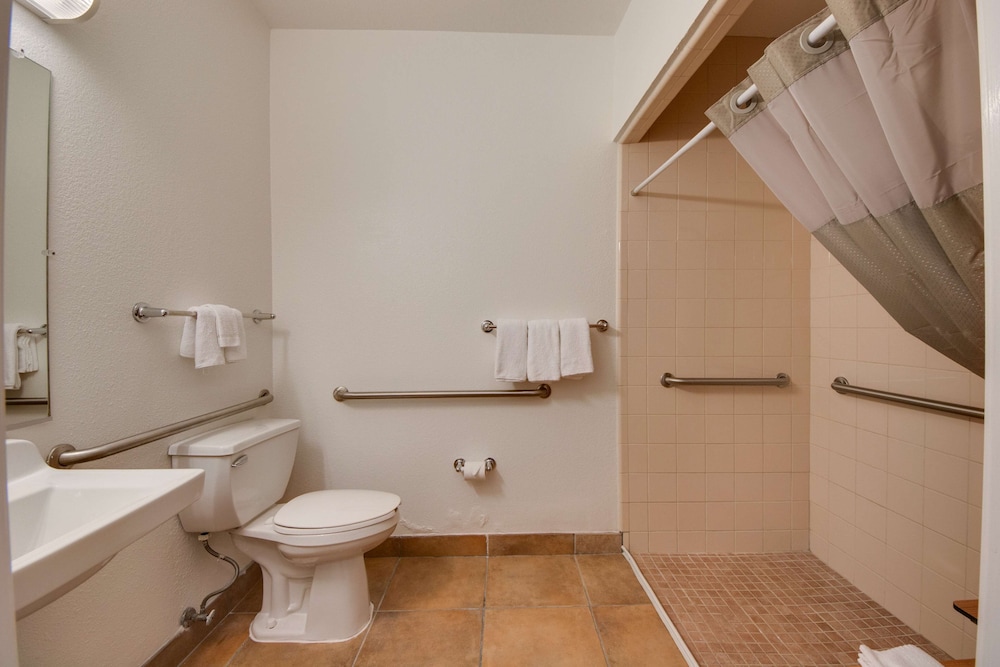 Motel6 Brownsville, TX 65/70