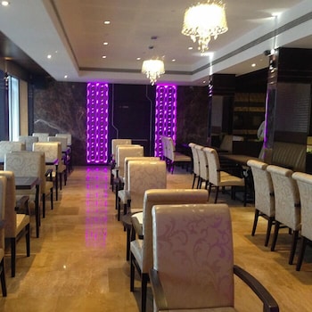 The Club Emerald Chembur 27/51