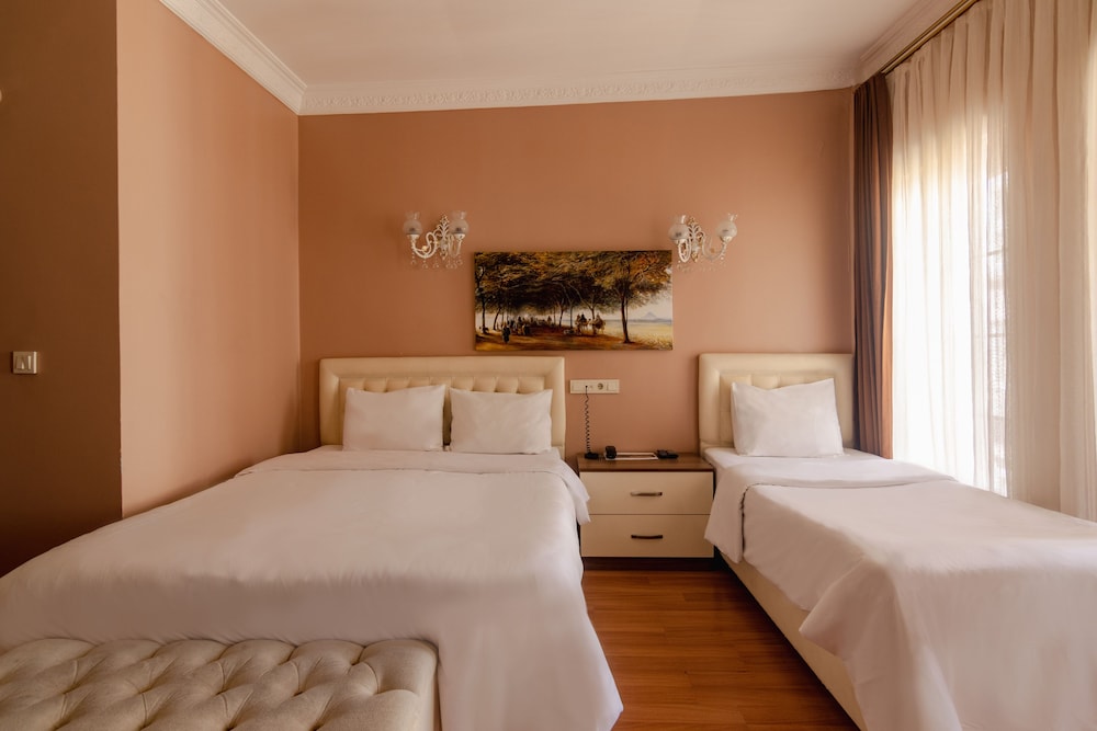 Zendy Suite Hotel 42/88