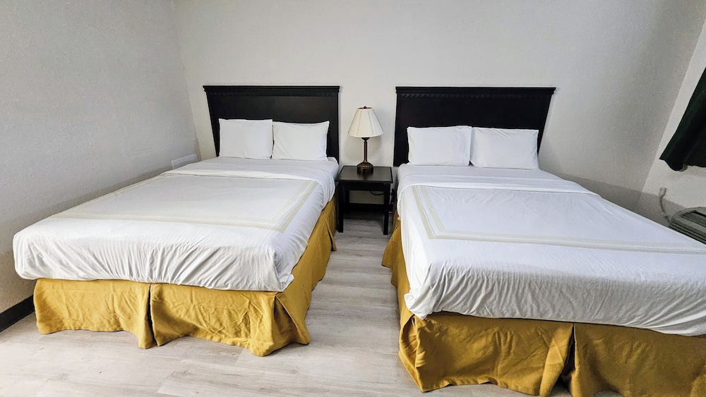 ROOM, DOUBLE BED