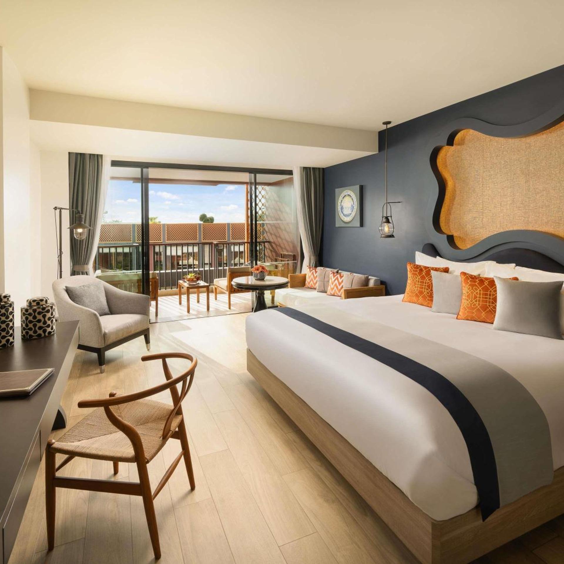 Deluxe, King Bed, Pool View
