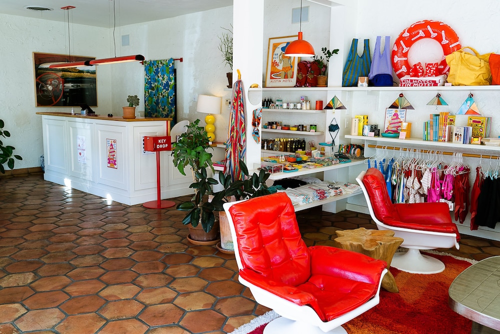 Austin Motel 51/66