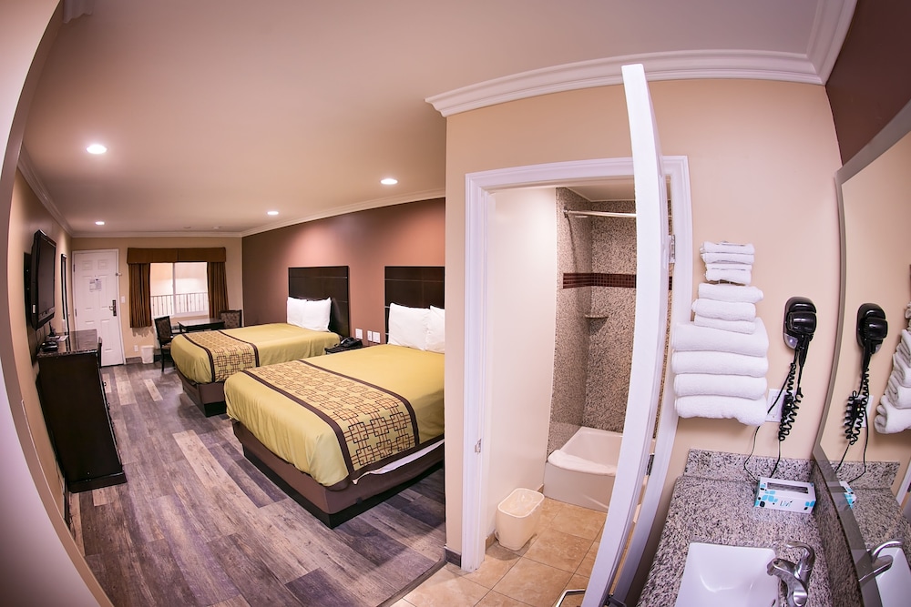 Rodeway Inn & Suites Bellflower 22/33