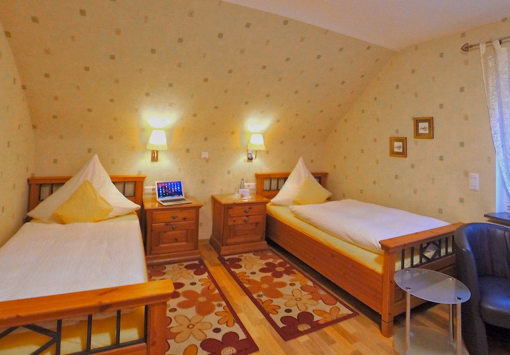 HOTEL MAURER 16/50